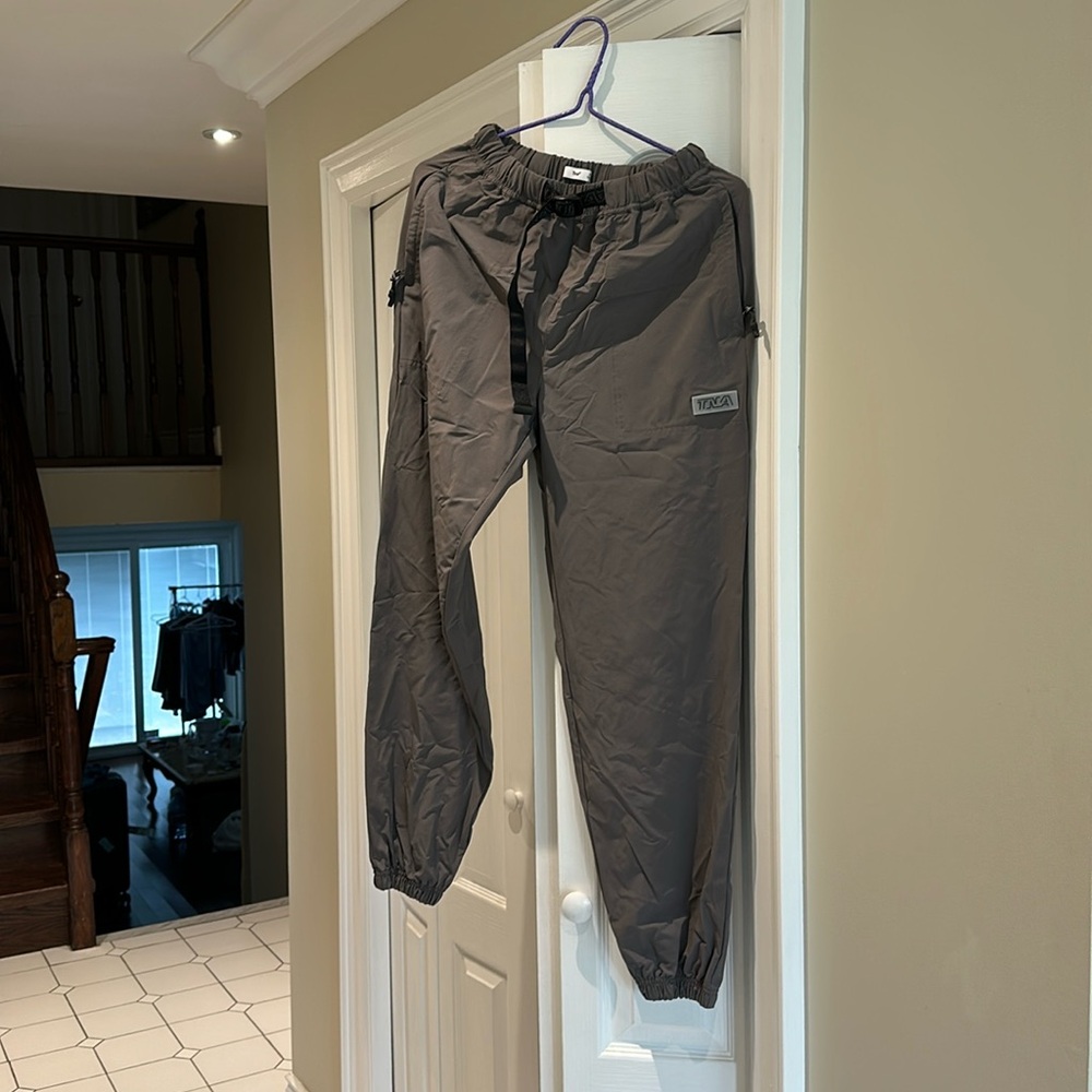 Aritzia TNA Cargo Pants